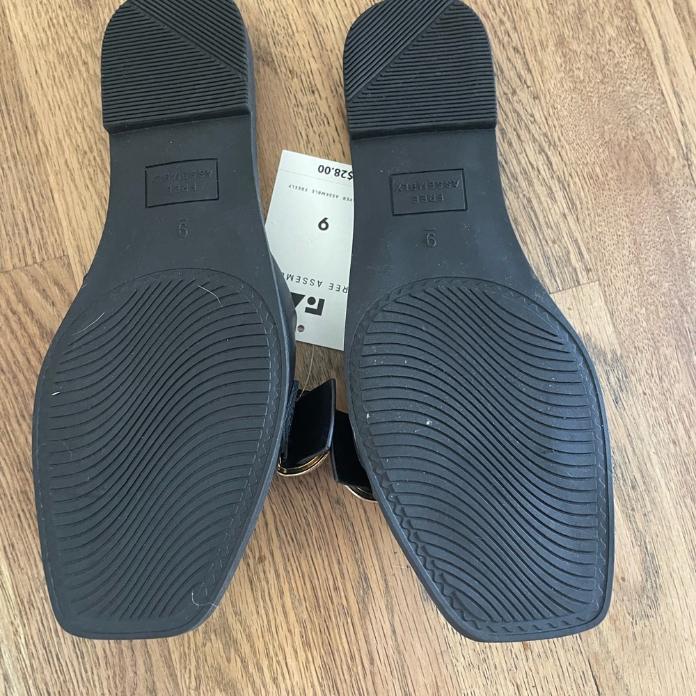 Free Assembly Black Buckle Sandals - Picture 4 of 4